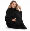 Kuschelige Hoodie Decke mit Ärmeln - Vielseitiger Produktbild-Vorschau 6