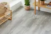 PVC-Bodenbelag in grau in einem Flur mit modernem, naturverbundenem Stil Produktbild-Vorschau