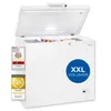 A white chest freezer with its lid open, showing internal compartments and some frozen food items. Several award badges are attached to the front left side of the freezer, and a blue circle with text is on the front right. Produktbild-Vorschau