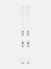 A pair of white skis with silver bindings, presented upright against a plain white background. Voir les images du produit