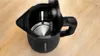 A close-up view of the inside of a black electric kettle with its lid open. Anteprima dell’immagine prodotto