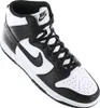 A studio shot of a Nike Dunk High sneaker in black and white. Náhled obrázku produktu