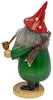 Ein Räuchermännchen in Form eines Wurzelzwergs trägt einen grünen Mantel und einen roten Hut mit weißen Punkten während es eine Pfeife hält und ein Bündel Holz auf dem Rücken trägt Produktbild-Vorschau