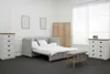 Selbstklebende Teppichfliesen in Anthrazit. In einem Gästezimmer verlegt. Produktbild-Vorschau