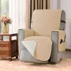 A recliner chair with a beige quilted cover, placed next to a wooden side table with flowers. Anteprima dell’immagine prodotto