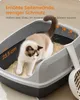 A cat is in a litter box with litter. The litter box has high sides and a scoop is visible. Produktbild-Vorschau