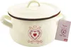 A cream-colored enamel pot with a heart design and a lid, shown with a product tag. Anteprima dell’immagine prodotto