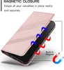 A pink phone case is shown with arrows indicating magnetic closure and a built-in magnet. Produktbild-Vorschau