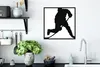 MuchoWow® Gerahmtes Poster Ein dribbelnder Eishockeyspieler Produktbild-Vorschau 3