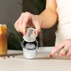 A person is placing a coffee pod into an espresso machine portafilter. Voir les images du produit