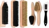 A collection of shoe cleaning brushes and a polishing cloth arranged on a white background. Produktbild-Vorschau