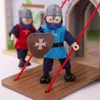 Bigjigs Chevaliers médiévaux en bois, 4 pièces. Voir les images du produit 6