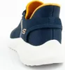 Close-up view of the back of a blue sneaker with a yellow interior. Voir les images du produit