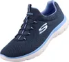 Das Bild zeigt einen blauen Freizeitschuh der von der Seite betrachtet wird. Der Schuh hat eine sportliche Form und ein elegantes Design. Náhled obrázku produktu