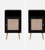 Two identical black nightstands with rattan fronts are shown side-by-side against a white background. Anteprima dell’immagine prodotto