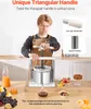 A man is using a fruit press in a kitchen setting, with various fruits and juices displayed on the counter. Voir les images du produit
