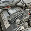 A torque wrench in its case rests on top of a BMW engine. Voir les images du produit