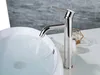 A chrome faucet is shown running water into a white sink. The background is a gray textured wall. Anteprima dell’immagine prodotto