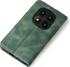 A green flip case for a smartphone is shown from a diagonal top-down view against a white background. Produktbild-Vorschau