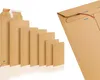 A collection of brown cardboard envelopes of various sizes arranged in a row, with one larger envelope shown separately on the right. Produktbild-Vorschau
