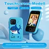 A blue toy smartphone with a shark design and a screen showing two children, presented with promotional text and accessories. Produktbild-Vorschau