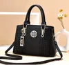 J&W Sac à main Ilirian pour femme Noir Taille unique Voir les images du produit 19