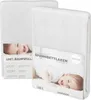 Two white baby bed sheets are shown, one folded and the other partially unfolded, with images of babies on the packaging. Produktbild-Vorschau