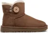Ugg Mini Bailey Button II Stiefel Chestnut - Stiefel - Produktbild-Vorschau 29