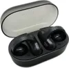 A pair of black wireless earbuds in their charging case. Voir les images du produit