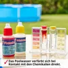 Pool water testing kit with bottles and test tubes in front of a blurred swimming pool. Produktbild-Vorschau