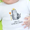 Mr. & Mrs. Panda Babyshirt Katze König 0. - 6. Monat - Weiß Produktbild-Vorschau 4