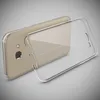 A gold smartphone with a clear protective case laid out next to it on a gray background. Anteprima dell’immagine prodotto