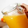 Všestranný skleněný džbán s plastovým víčkem na nápoje Náhled obrázku produktu 9