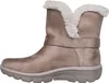 A side view of a single taupe boot with white faux fur trim. Voir les images du produit