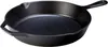 A black cast iron skillet is shown from a slightly elevated side angle against a white background. Voir les images du produit