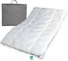 A white duvet and a grey storage bag are shown against a white background. Produktbild-Vorschau