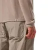 Rückansicht eines grauen T-Shirts von Berghaus aus der Ivyhill Crew Kollektion; getragen mit beigen Hosen. Produktbild-Vorschau