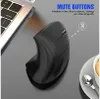 A black vertical mouse is shown on a gray surface next to a laptop and a cup of coffee. Produktbild-Vorschau