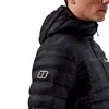Hybrid-isolierte Ridge-Nomad Jacke von Berghaus; dunkelblau; seitliche Ansicht eines Mannes; der die Jacke trägt. Produktbild-Vorschau