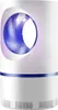 A white cylindrical insecticidal lamp with a blue accent band and a circular opening with a blue light. Produktbild-Vorschau