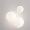 Lampa wisząca Sferis ze szkła opalowego satynowego, Podgląd zdjęcia produktu 2