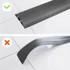 Two images showing a comparison of cable management solutions. The top image shows a correctly installed cable cover, marked with a green checkmark. The bottom image shows an incorrectly installed or unsuitable cable cover, marked with a red cross. Anteprima dell’immagine prodotto