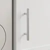 SoBuy Waschmaschinen-Schrank BZR231-W: Edelstahlgriff an der weißen Schranktür Anteprima dell’immagine prodotto