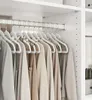 Sametové ramínka bílá 100 kusů se zlatými háčky – elegantní Náhled obrázku produktu 5