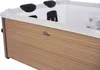 Close-up view of the side and top edge of a hot tub. Náhled obrázku produktu