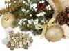 A collection of gold and silver Christmas ornaments, pine cones, and evergreen branches with artificial snow. Anteprima dell’immagine prodotto