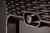 A close-up view of a dark brown woven planter with a locking mechanism. Voir les images du produit