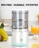A portable electric juicer is shown on a countertop with fruits and a glass of juice in the background. Produktbild-Vorschau