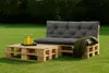 Outdoor seating area with pallet furniture and drinks. Produktbild-Vorschau