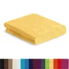 A folded yellow fitted sheet is shown against a white background. Below the sheet, a row of different colored fitted sheets are displayed. Produktbild-Vorschau